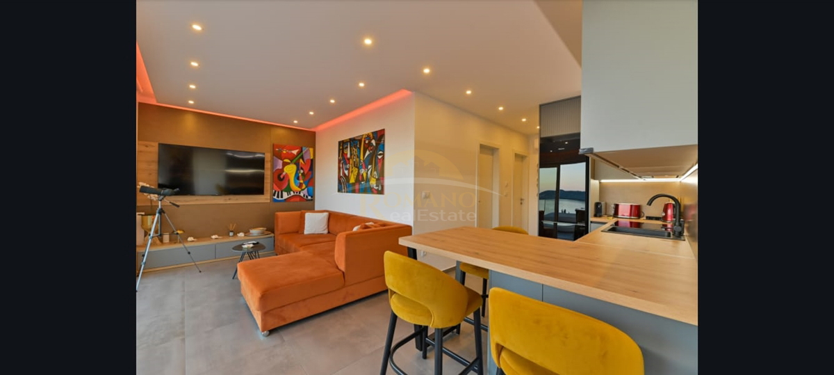 Luksuzni penthouse v Okrugu Gornjem/Čiovo s strešno teraso